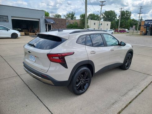 Used 2026 Chevrolet Trax ACTIV w/ Sunroof Package FWD image 7