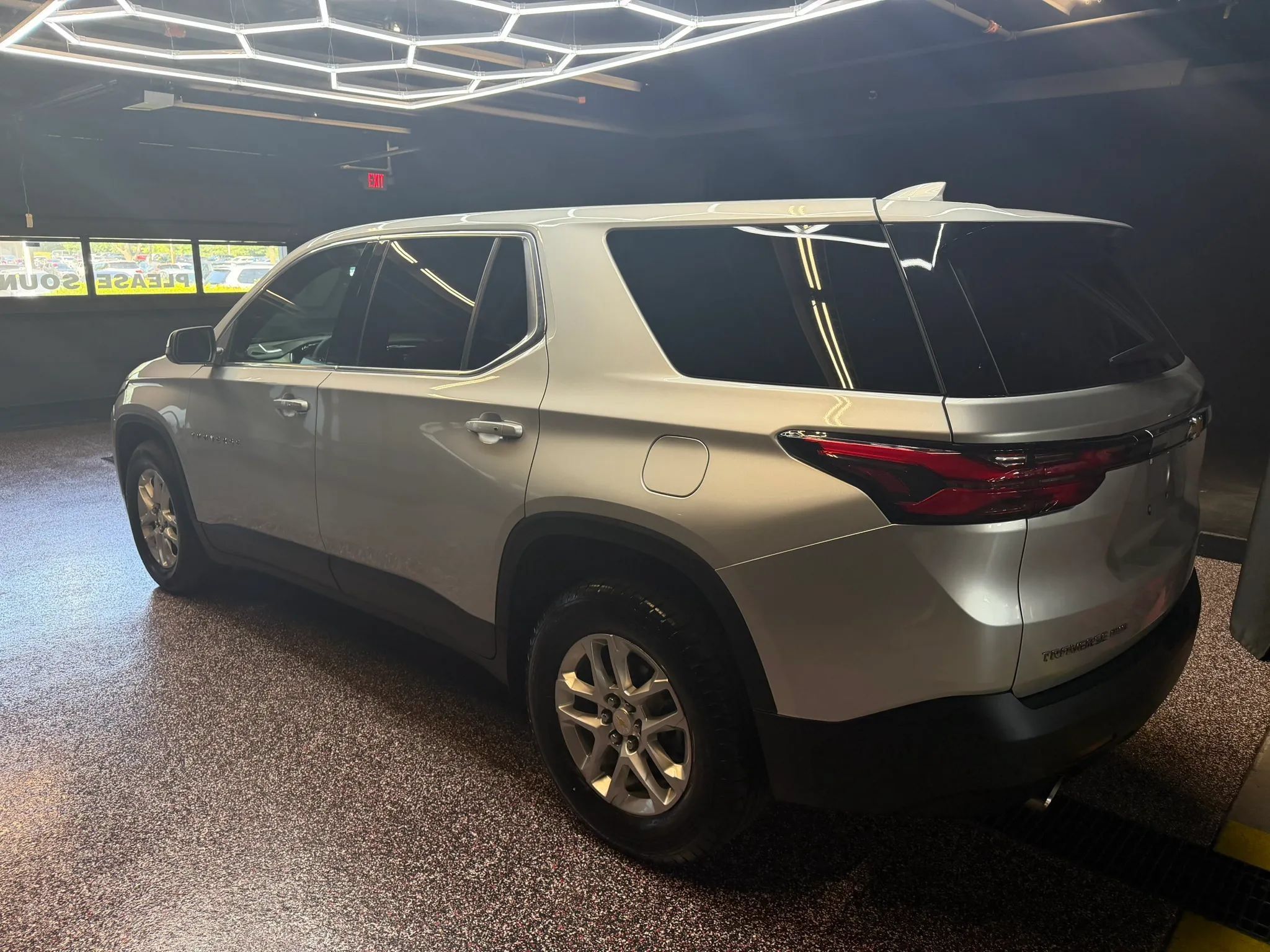 Used 2022 Chevrolet Traverse LS AWD/4WD image 8