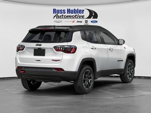 Used 2025 Jeep Compass Trailhawk w/ Trailhawk Elite Group AWD/4WD image 4