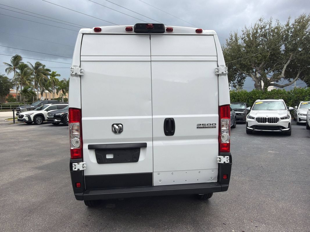 Used 2025 RAM ProMaster 2500 w/ Convenience Group FWD image 4