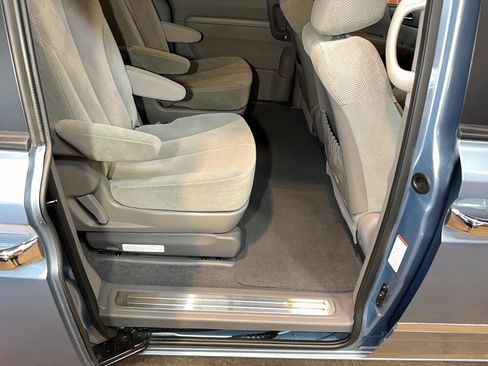 Used 2012 Kia Sedona EX FWD image 97