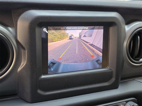 Used 2021 Jeep Gladiator Sport image 14