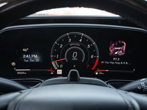 Used 2023 Cadillac Escalade V w/ LPO, ONYX Package image 21