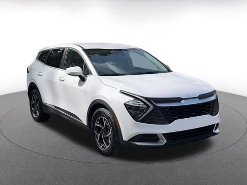 Used 2025 Kia Sportage LX image 3