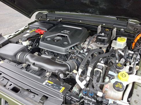 Used 2021 Jeep Wrangler Unlimited Sahara w/ Cold Weather Group image 28