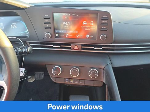 Used 2025 Hyundai Elantra SE FWD image 12