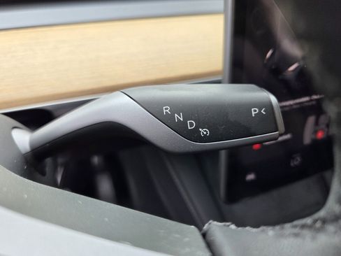 Used 2024 Tesla Model Y 2WD image 29