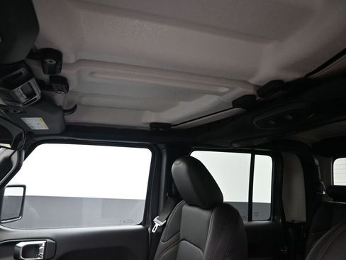 New 2025 Jeep Gladiator Sport image 14