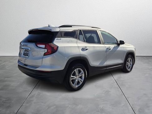 Used 2022 GMC Terrain SLE w/ Driver Convenience Package image 5