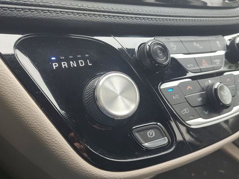 Used 2019 Chrysler Pacifica Limited image 10