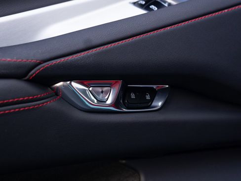 Used 2025 Chevrolet Corvette Z06 RWD image 40
