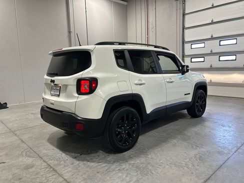 Used 2022 Jeep Renegade Altitude w/ Convenience Group AWD/4WD image 6