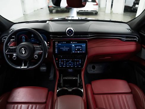 Used 2023 Maserati Grecale Modena image 9