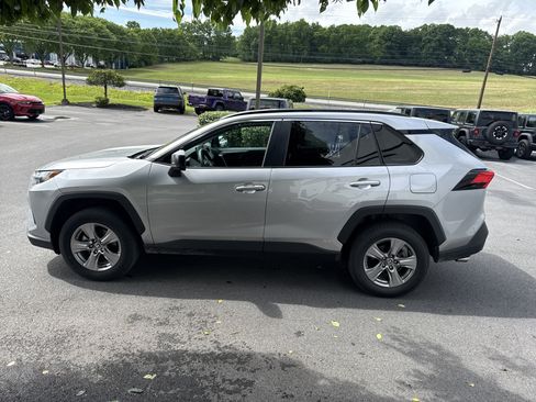 Used 2025 Toyota RAV4 LE AWD/4WD image 25