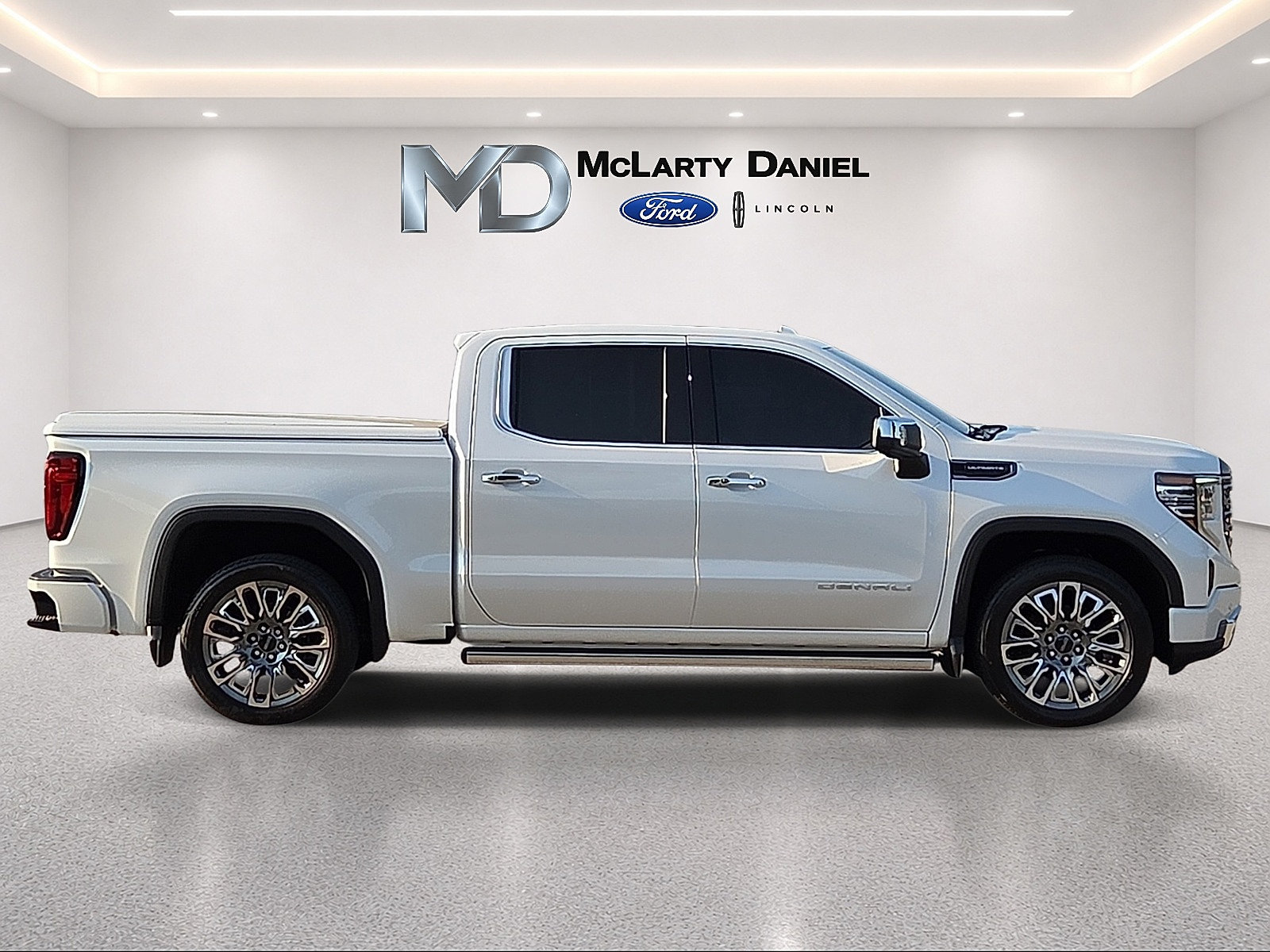 Used 2025 GMC Sierra 1500 Denali Ultimate AWD/4WD image 6