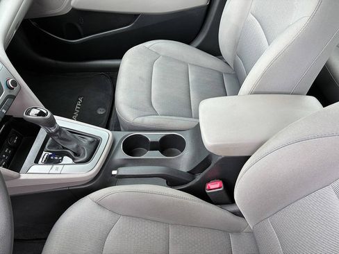 Used 2017 Hyundai Elantra SE FWD image 23