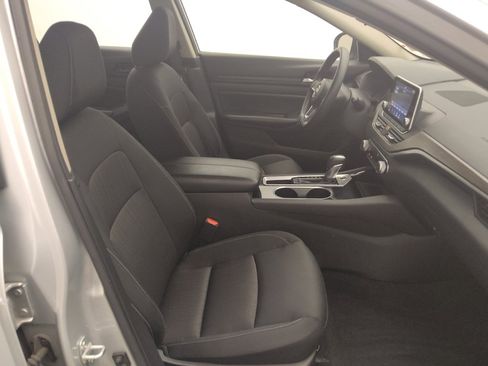 Used 2024 Nissan Altima 2.5 SV FWD image 21