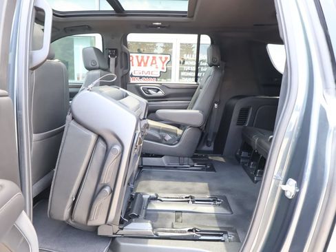 Used 2021 Chevrolet Suburban Z71 AWD/4WD image 29