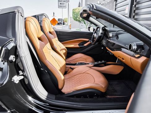Used 2022 Ferrari F8 Tributo RWD image 31