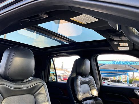 Used 2021 Lincoln Navigator Reserve image 13