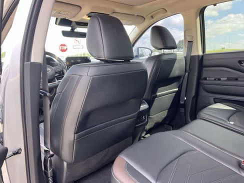 Used 2024 Nissan Pathfinder Platinum w/ Cargo Package AWD/4WD image 13