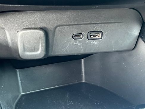 Used 2025 Chevrolet Trax LT FWD image 25