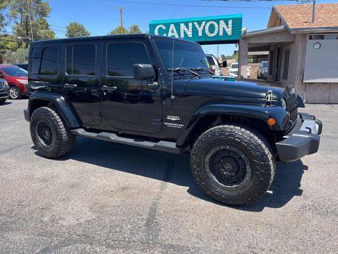 Used 2015 Jeep Wrangler Unlimited Sahara w/ Connectivity Group AWD/4WD image 2
