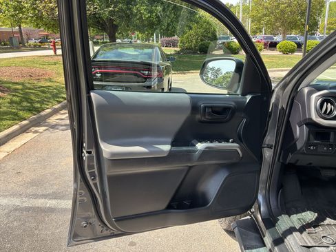 Used 2019 Toyota Tacoma SR5 image 14