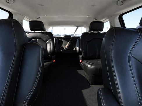 Used 2023 Chrysler Pacifica Touring-L FWD image 14