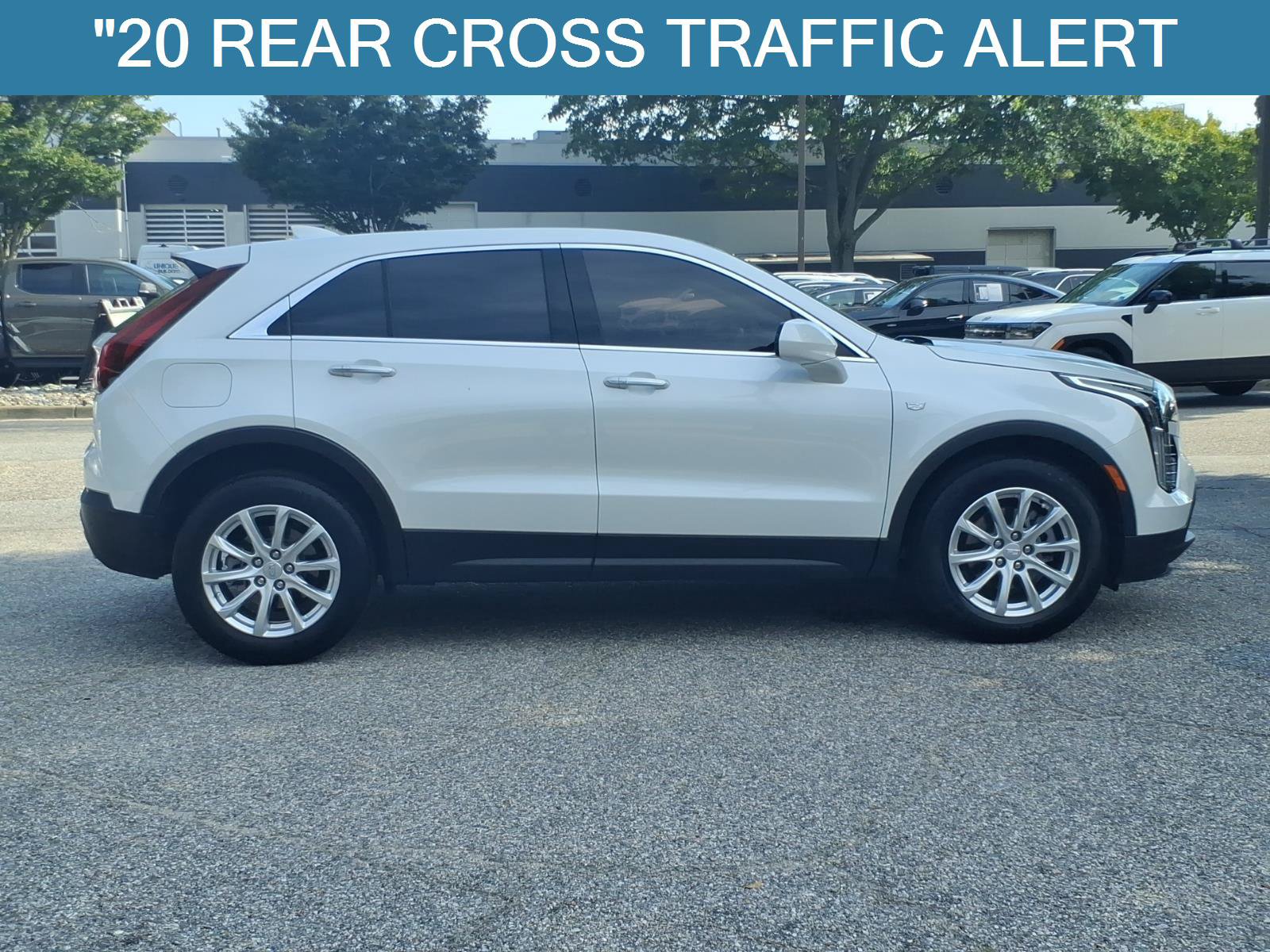 Used 2023 Cadillac XT4 Luxury w/ Cold Weather Package AWD/4WD image 7