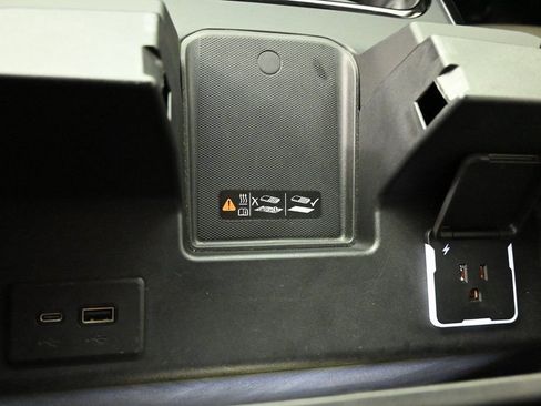 Used 2024 Chevrolet Silverado 2500 ZR2 w/ Technology Package image 32