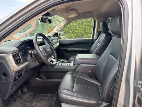 Used 2024 Ford Expedition XLT image 16