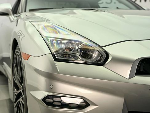 Used 2024 Nissan GT-R Premium w/ Floor Mat Package AWD/4WD image 9