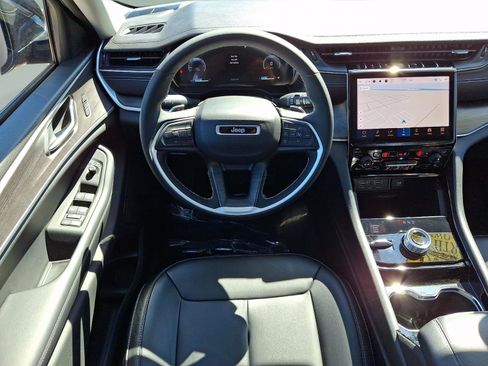 Certified 2023 Jeep Grand Cherokee Limited AWD/4WD image 12