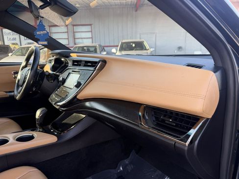 Used 2018 Toyota Avalon XLE FWD image 17