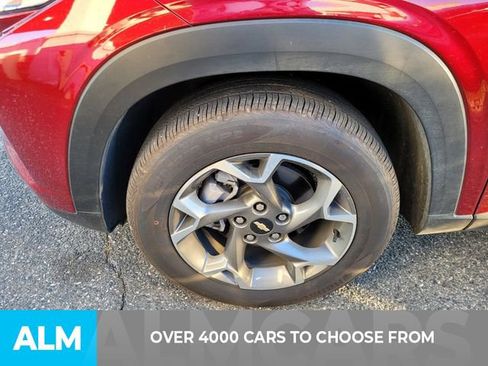 Used 2025 Chevrolet Trax LT w/ LT Convenience Package image 2