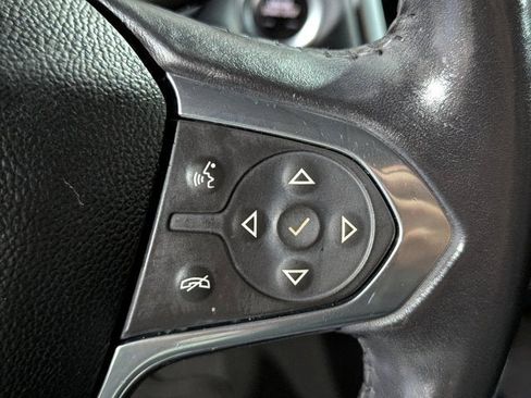 Used 2020 Chevrolet Traverse LT image 38