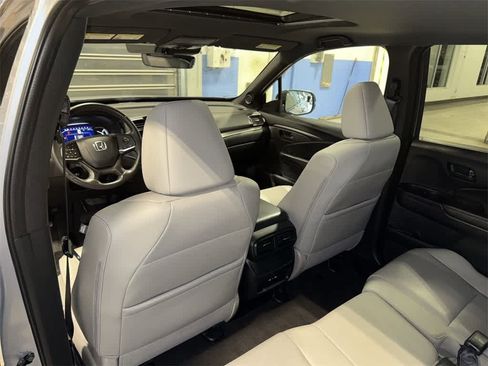 Certified 2025 Honda Passport EX-L image 28