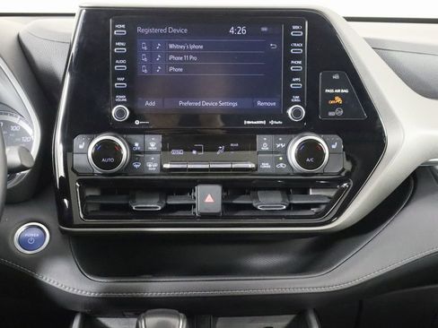 Used 2021 Toyota Highlander XLE image 27