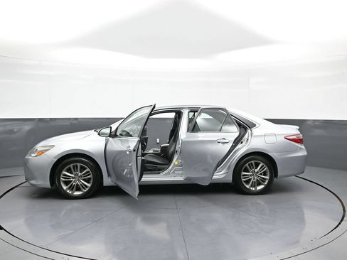 Certified 2017 Toyota Camry SE FWD image 41