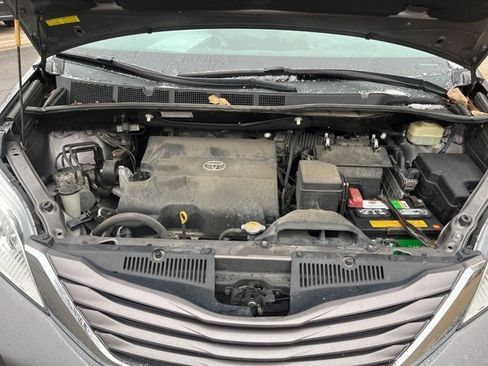 Used 2015 Toyota Sienna LE image 27
