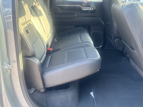 Used 2025 GMC Sierra 1500 SLT RWD image 15