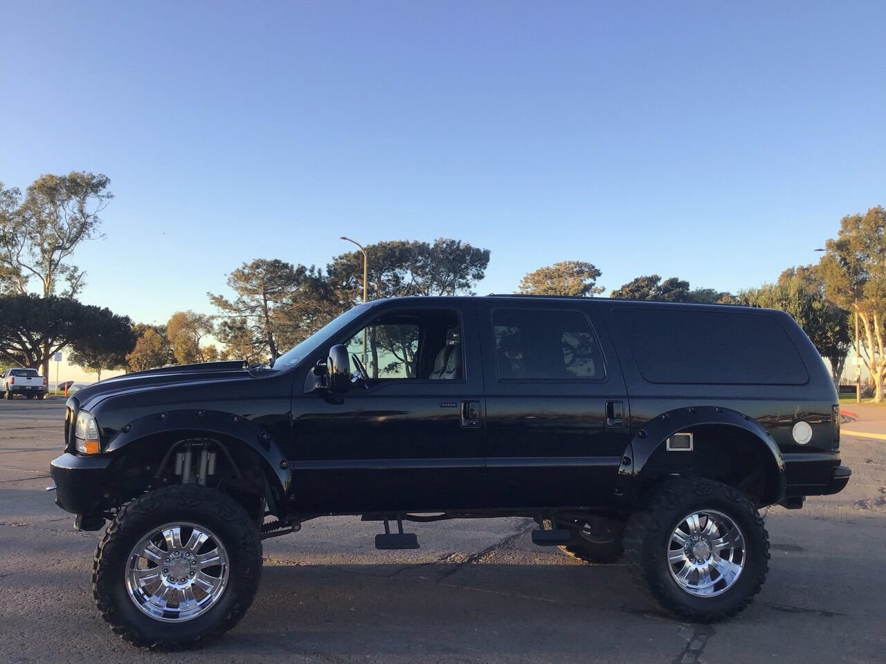 Used 2001 Ford Excursion XLT AWD/4WD image 8