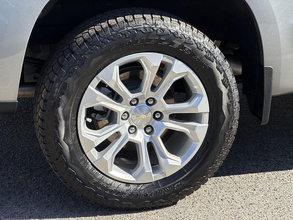 Used 2024 Chevrolet Silverado 1500 LTZ AWD/4WD image 32
