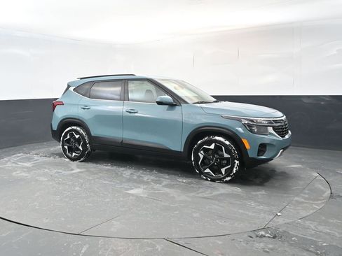 Used 2024 Kia Seltos EX image 7