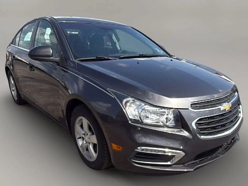 Used 2016 Chevrolet Cruze LT w/ Technology Package FWD image 13