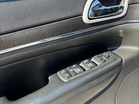 Used 2018 Jeep Grand Cherokee Limited AWD/4WD image 8