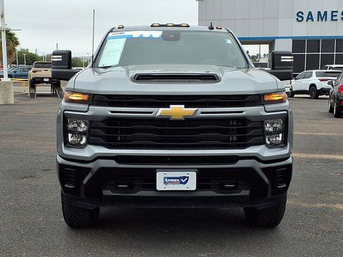 Used 2024 Chevrolet Silverado 2500 Custom w/ Custom Value Package image 2