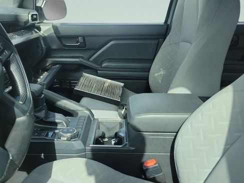 Certified 2025 Toyota Tacoma SR5 AWD/4WD image 5
