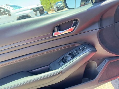 Used 2020 Nissan Altima 2.5 SR w/ Premium Package FWD image 11